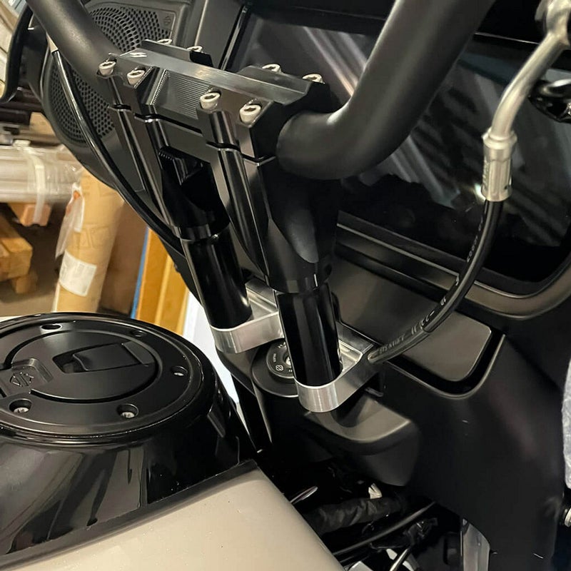 2024以降 ストリートグライド ベローシ プルバックプレート (シルバー)