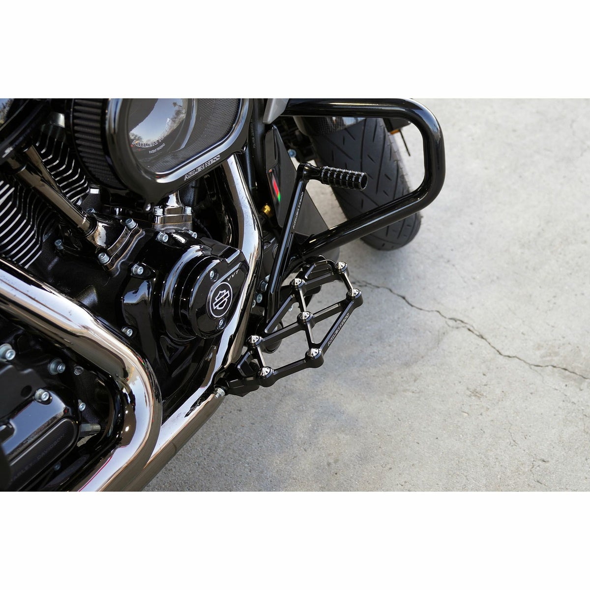 ツーリング、トライク、FLソフテイル、ダイナスイッチバック ダイアモンド ミニフロアボード (クローム)1