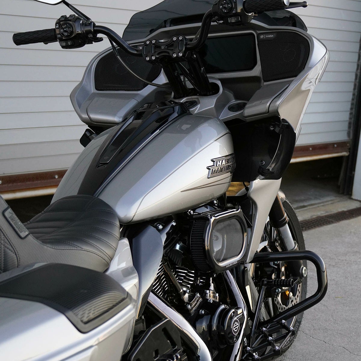 2024以降 ツーリング、2025以降 ソフテイル ステージ2 メソッド・オーバルエアクリーナー (オールブラック)4