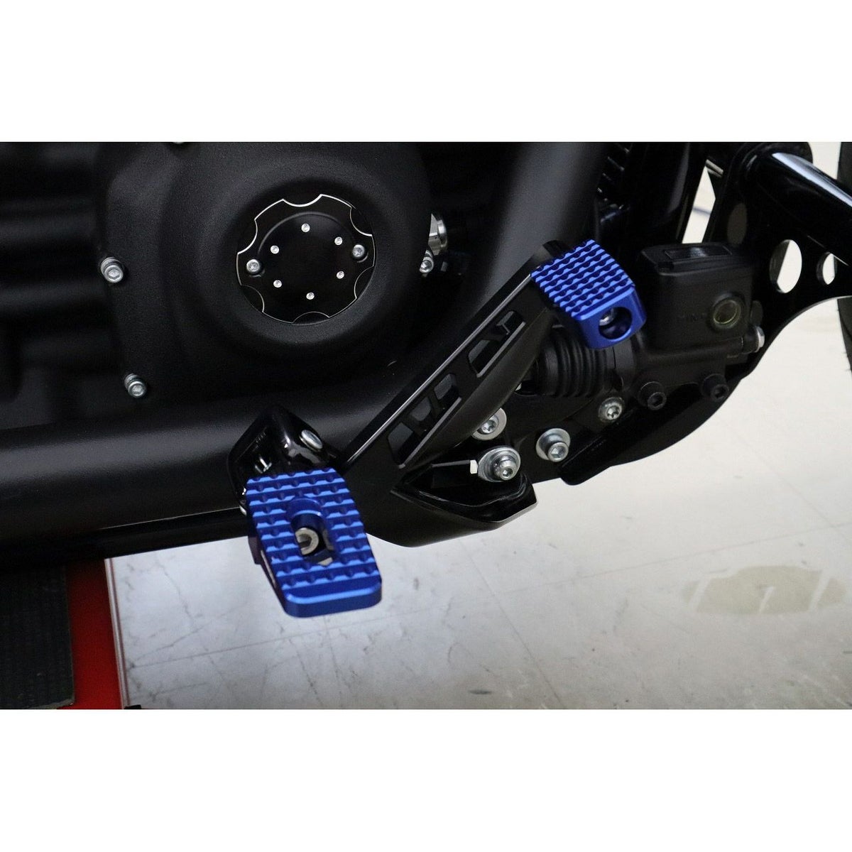 M8 ソフテイル リアブレーキレバーキットV2 Bタイプ (ブルー)2