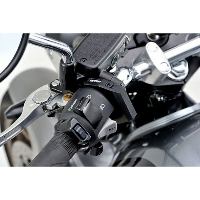  デイトナ スリムタイプ ハンドルマウント デュアルUSBポート1