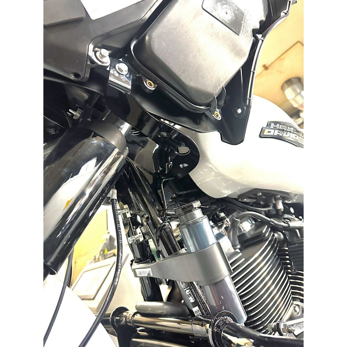 2024以降 ロードグライド フェアリングサポートブラケット1