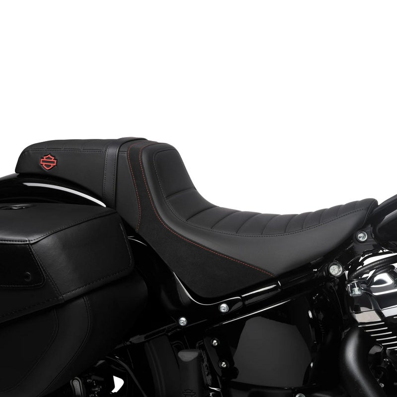 M8 ヘリテイジクラシック、ストリートボブ、スタンダード、デラックス、スリム スイッチバック ツーアップシート (レッドステッチ)