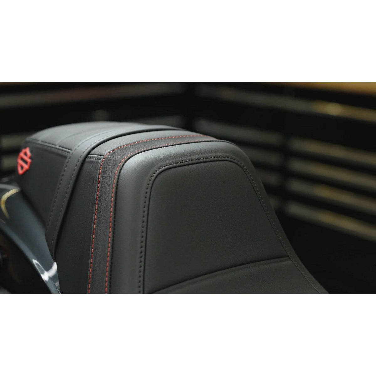 M8 ローライダー/S/ST、スポーツグライド、エルディアブロ スイッチバック ツーアップシート (レッドステッチ)5