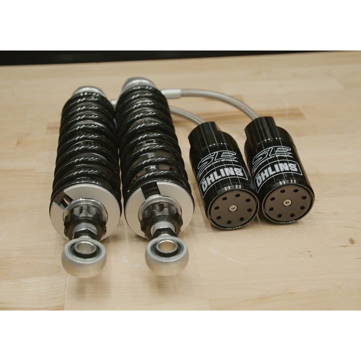 2024以降 ツーリング スクリーミンイーグル/オーリンズ リモートリザーバー付リアサスペンション (ブラック)1