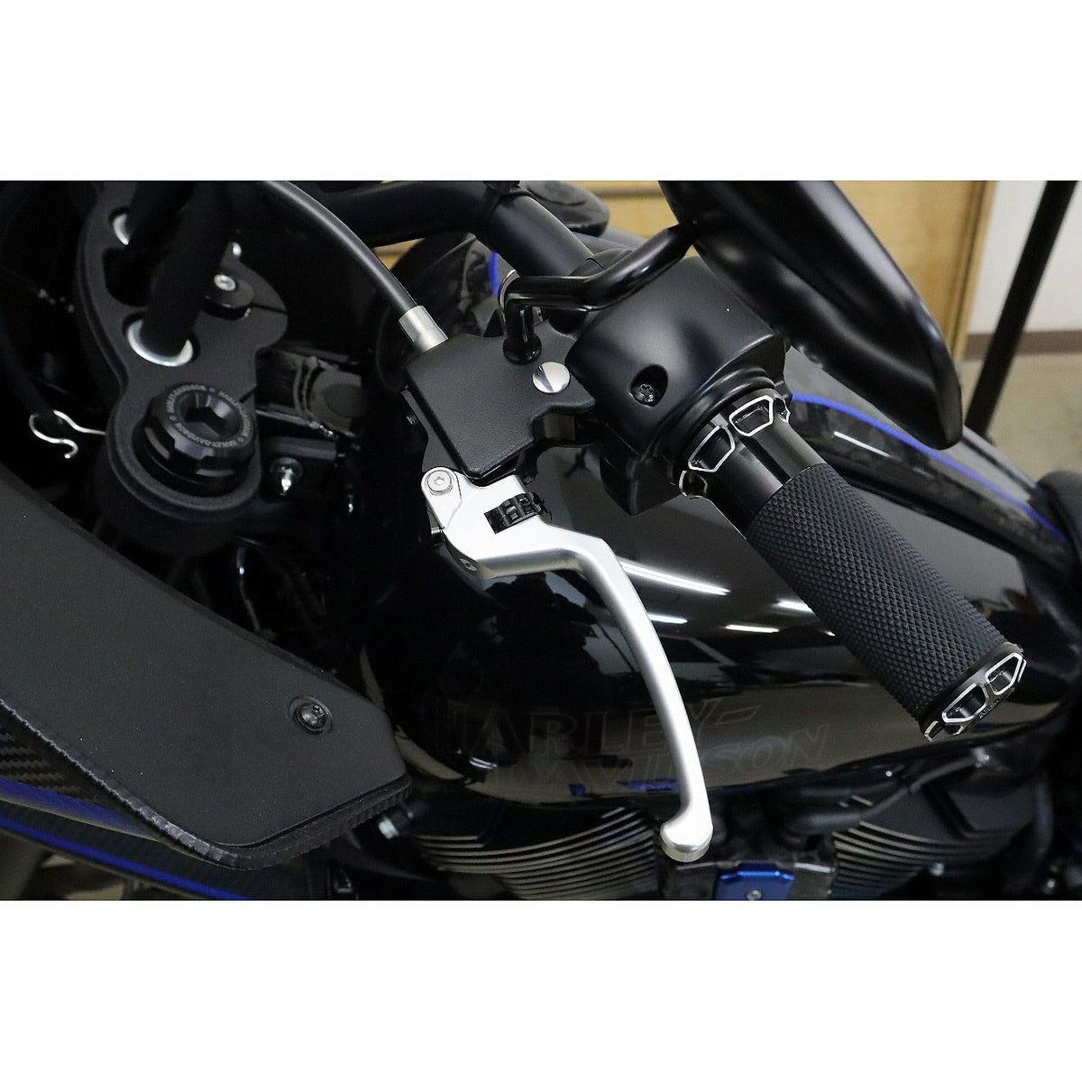 M8ソフテイル アルミ アジャスタブルレバーセット スタンダードタイプ (シルバー/ブラック)2