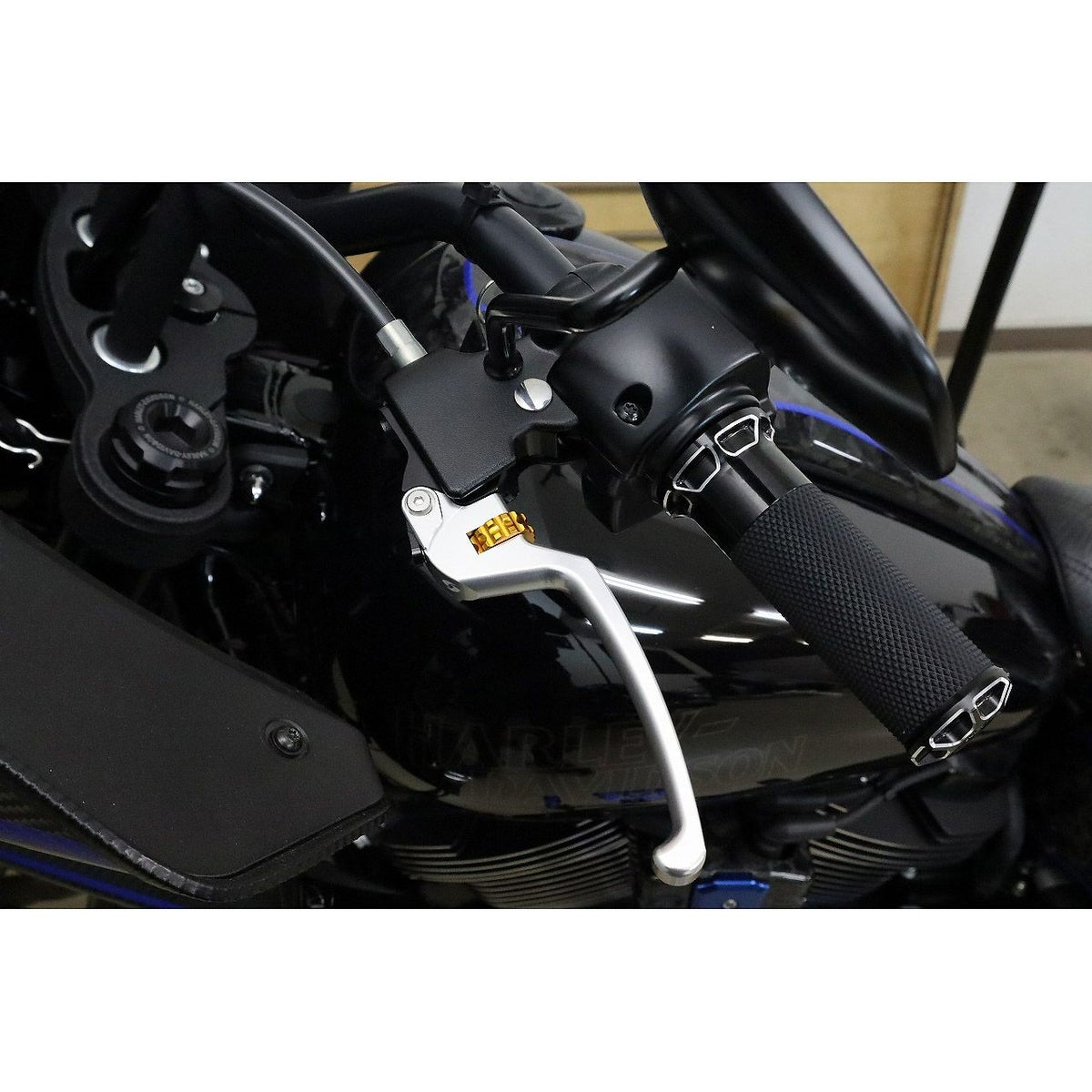 M8ソフテイル アルミ アジャスタブルレバーセット スタンダードタイプ (シルバー/ゴールド)2