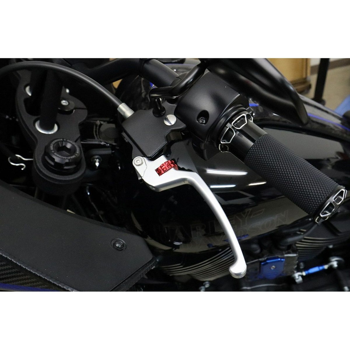 M8ソフテイル アルミ アジャスタブルレバーセット スタンダードタイプ (シルバー/レッド)2