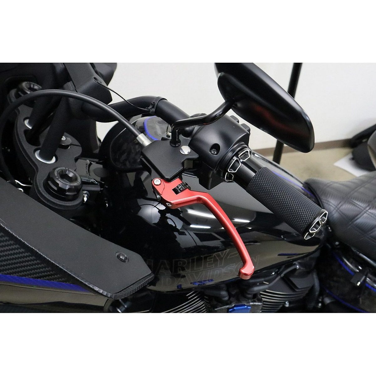 M8ソフテイル アルミ アジャスタブルレバーセット スタンダードタイプ (レッド/ブラック)2