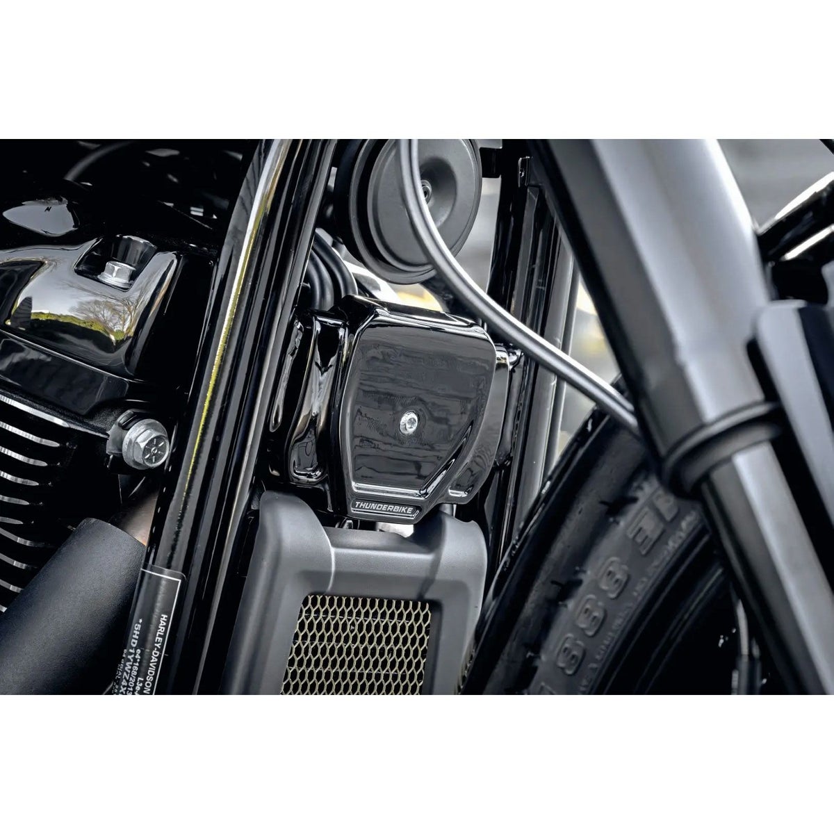 M8 ソフテイル フレームカバー (グロスブラック)3