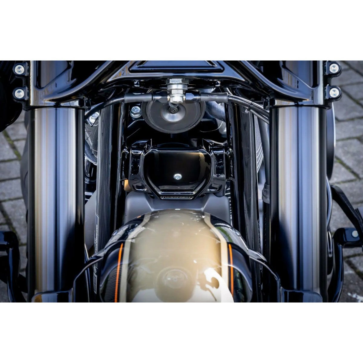 M8 ソフテイル フレームカバー (グロスブラック)4