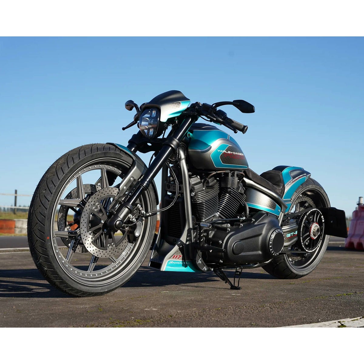 M8ソフテイル スポーツグライド 300/340mm用 キャリパー変換アダプター (ブラック)4