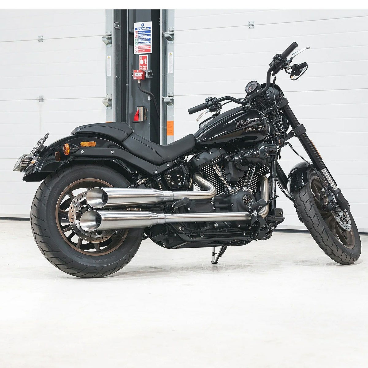 M8 ブレイクアウト、ファットボーイ ショットガン 2-2 フルエキゾーストマフラー (ポリッシュ)3