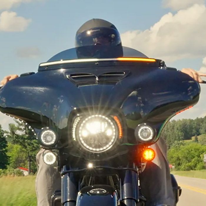 2014～2023 ストリートグライド、エレクトラグライド ソレイル LEDウィンドシールドトリム (ブラック)