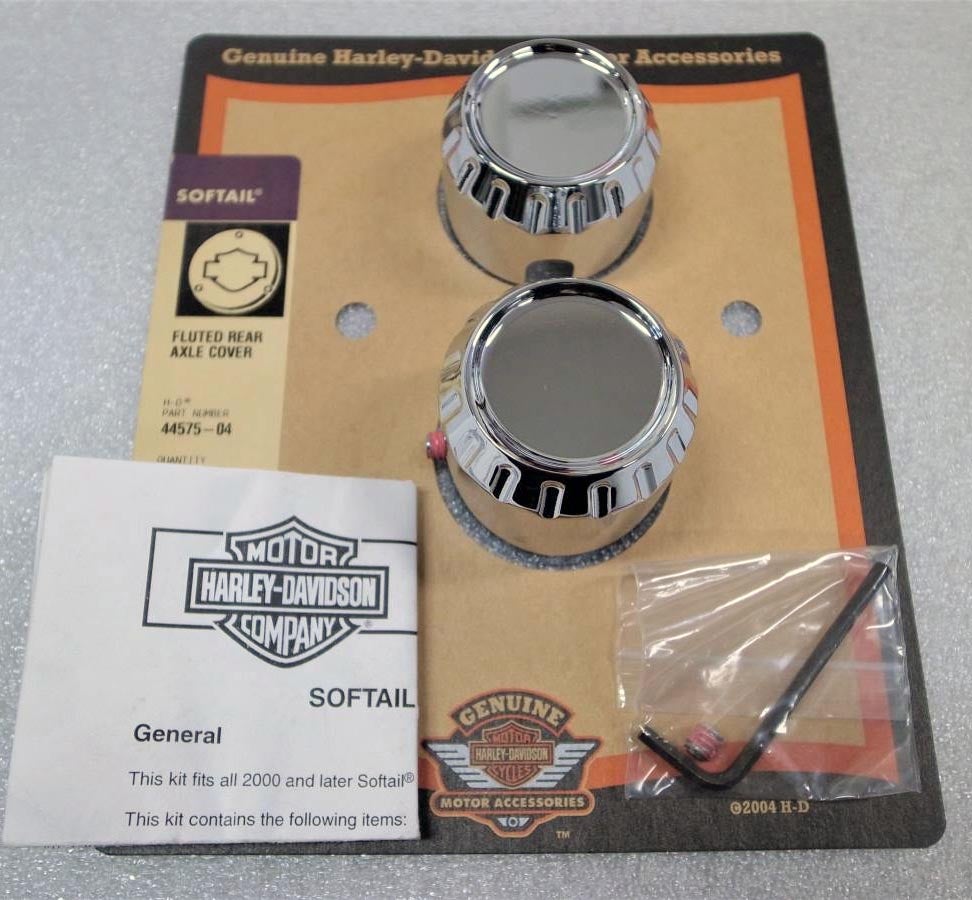 2000～2007 ソフテイル 溝入りデザイン リア・アクスル カバー (クローム)