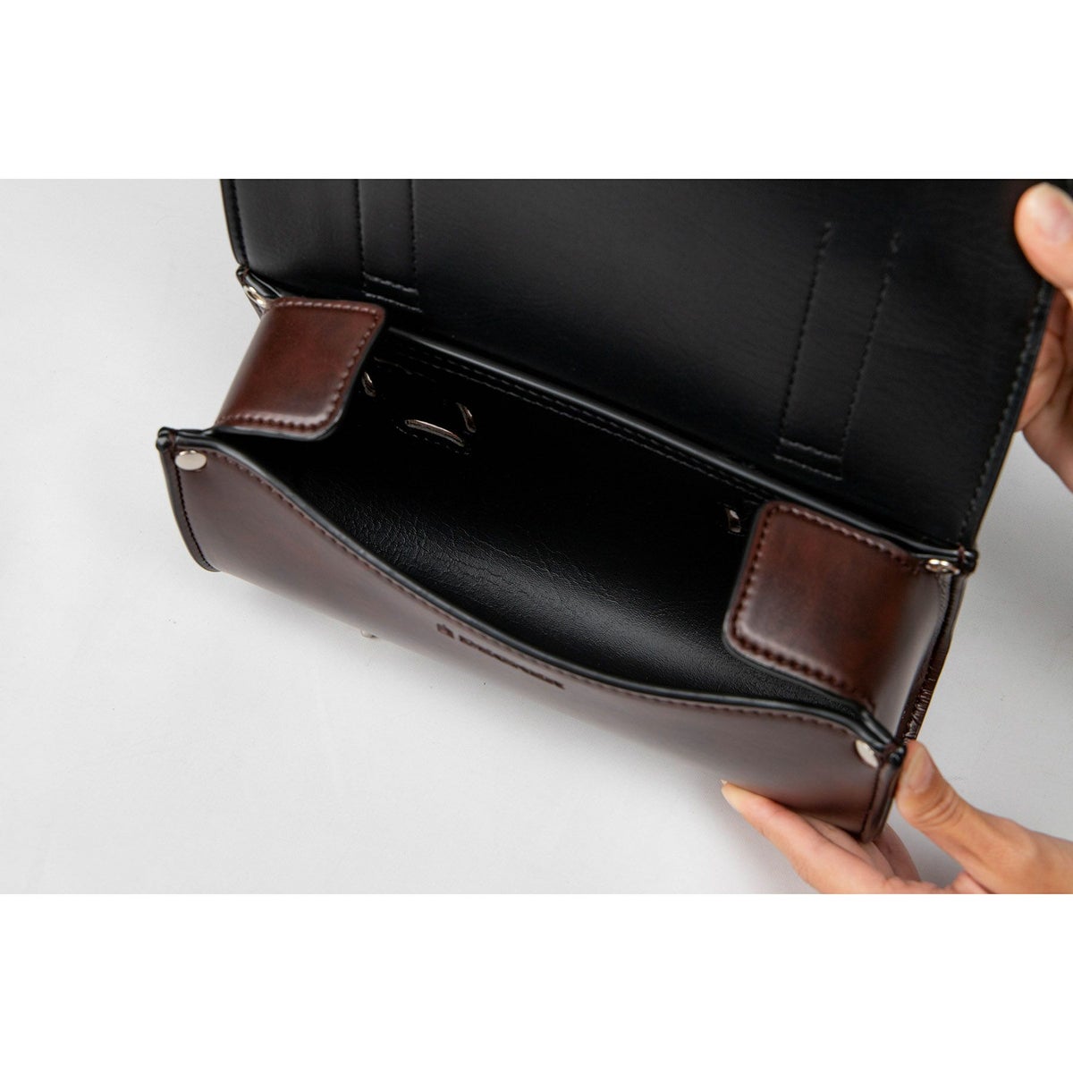 デグナー DTB-3 シンセティックレザー オーバル・ツールバッグ 1.5L (ブラウン)5