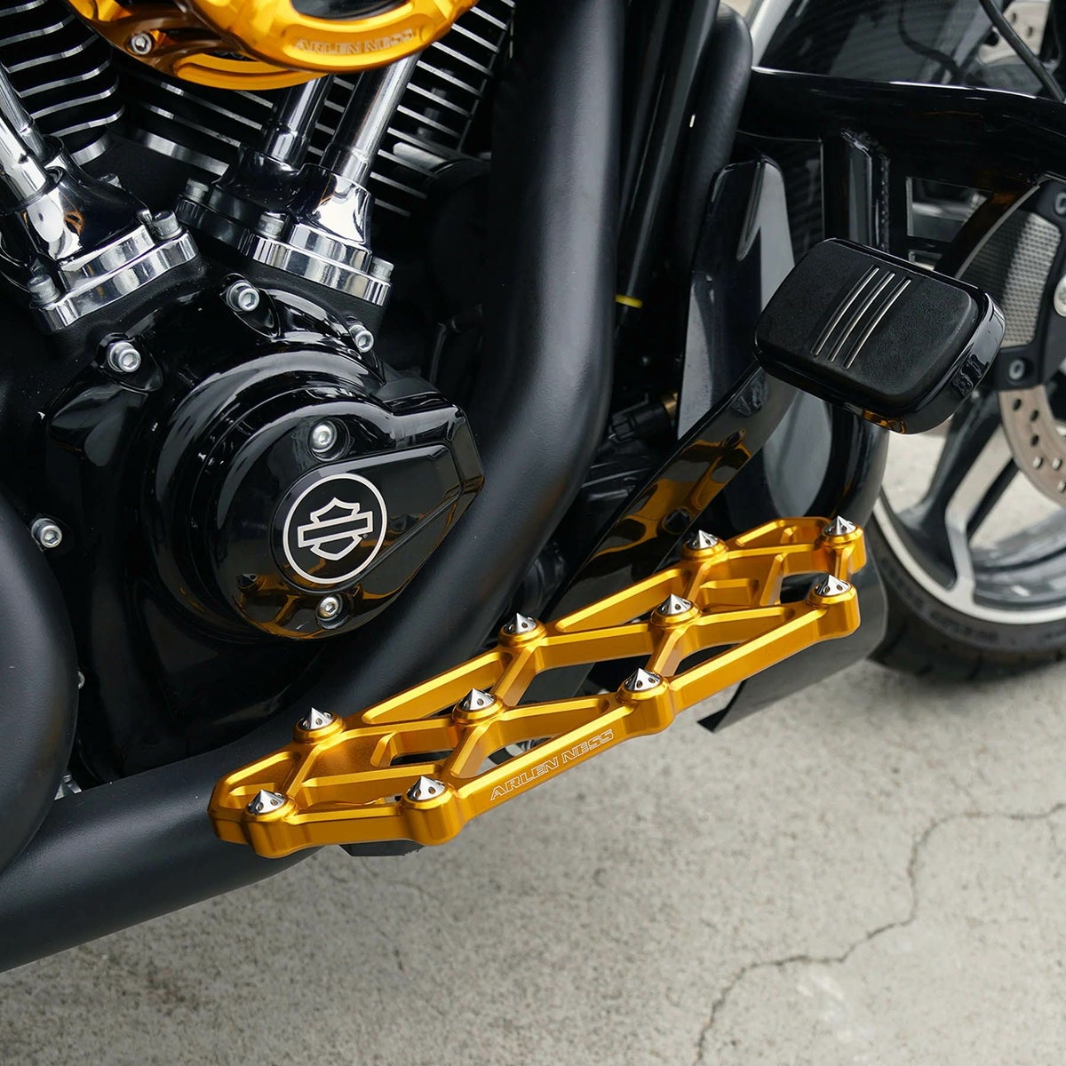 ツーリング、FLソフテイル ダイアモンド・フロアボード (ゴールド)2