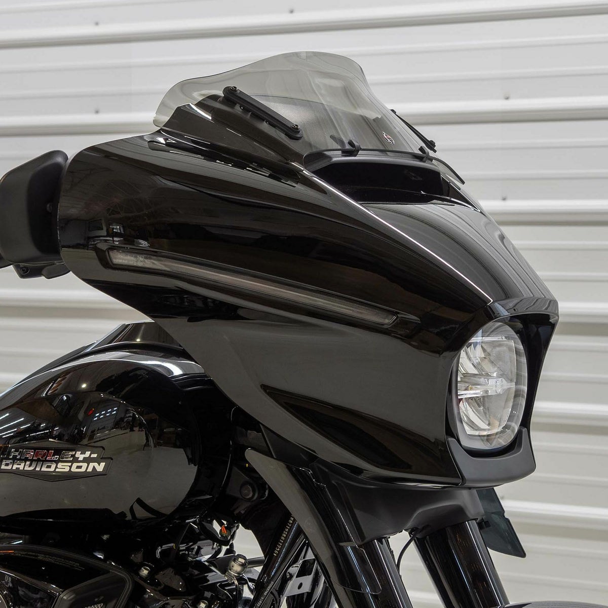  2024以降 ストリートグライド/ウルトラ フレア・ウィンドシールド 6.5インチ (ライトスモーク)