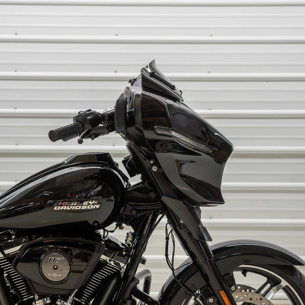 2024以降 ストリートグライド/ウルトラ フレア・ウィンドシールド 6.5インチ (ソリッドブラック)2