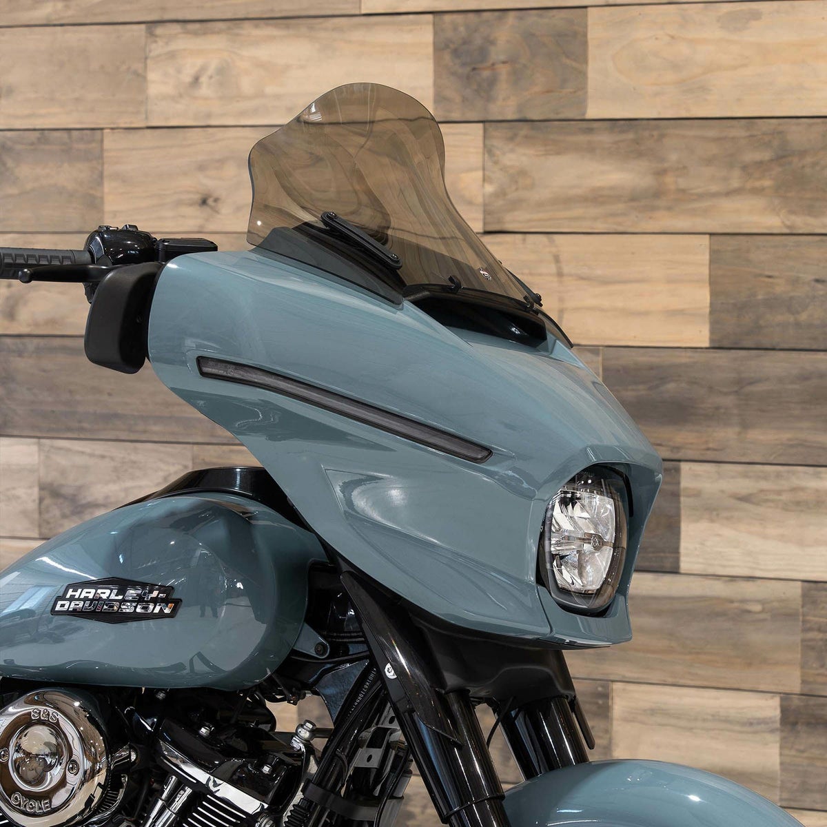  2024以降 ストリートグライド/ウルトラ フレア・ウィンドシールド 12インチ (ライトスモーク)1