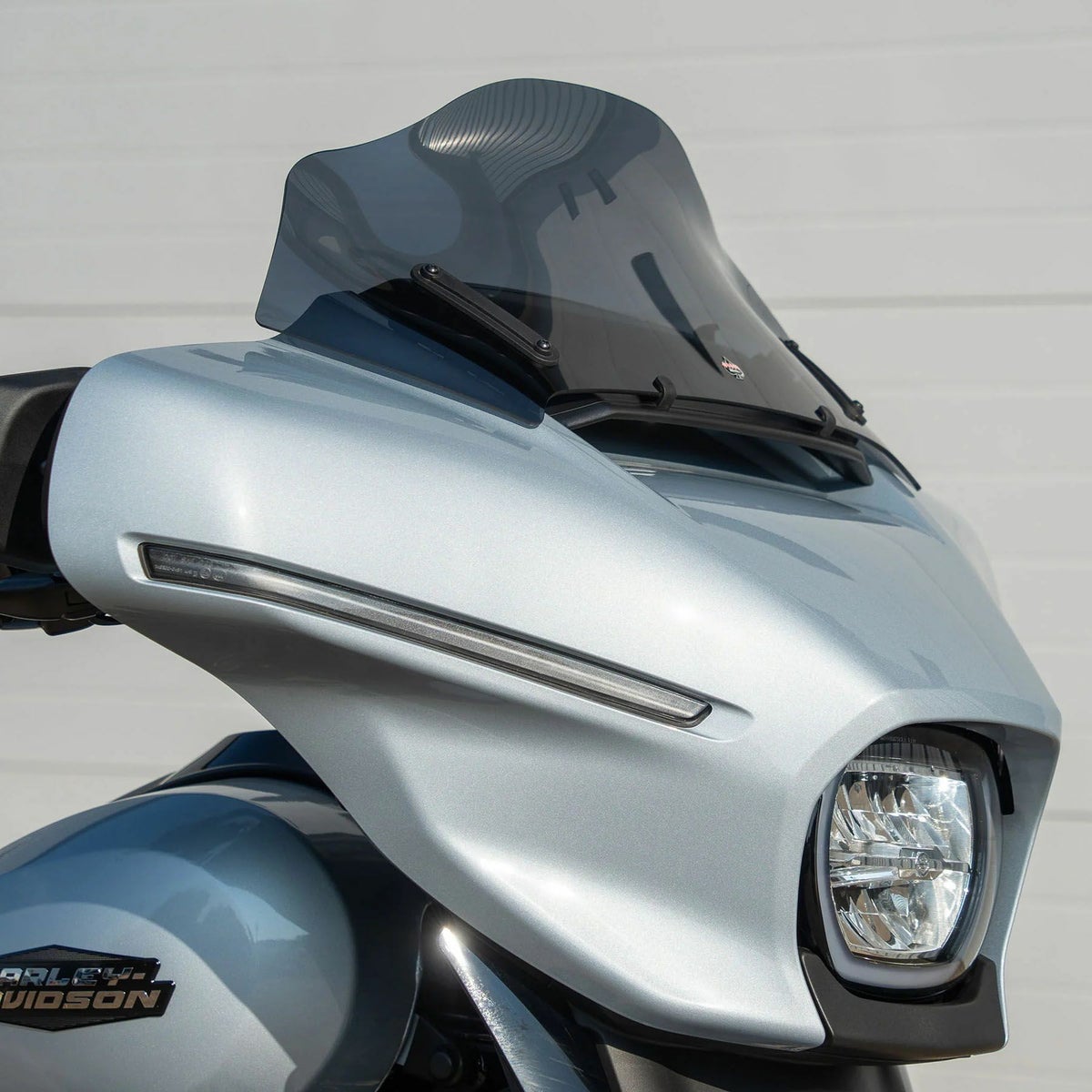  2024以降 ストリートグライド/ウルトラ フレア・ウィンドシールド 10インチ (ダークスモーク)