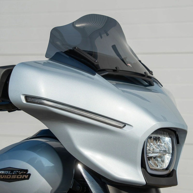  2024以降 ストリートグライド/ウルトラ フレア・ウィンドシールド 10インチ (ダークスモーク)