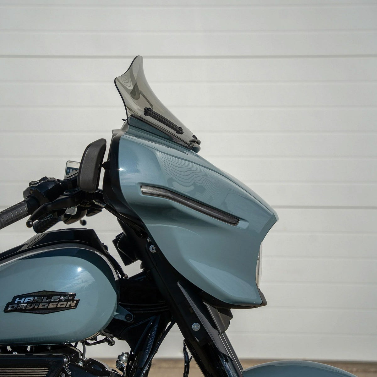 2024以降 ストリートグライド/ウルトラ フレア・ウィンドシールド 10インチ (ライトスモーク)2