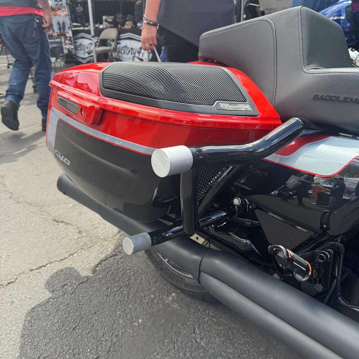 2024以降 ツーリング ロードウォリアー・サドルバッグガード (ブラック)3