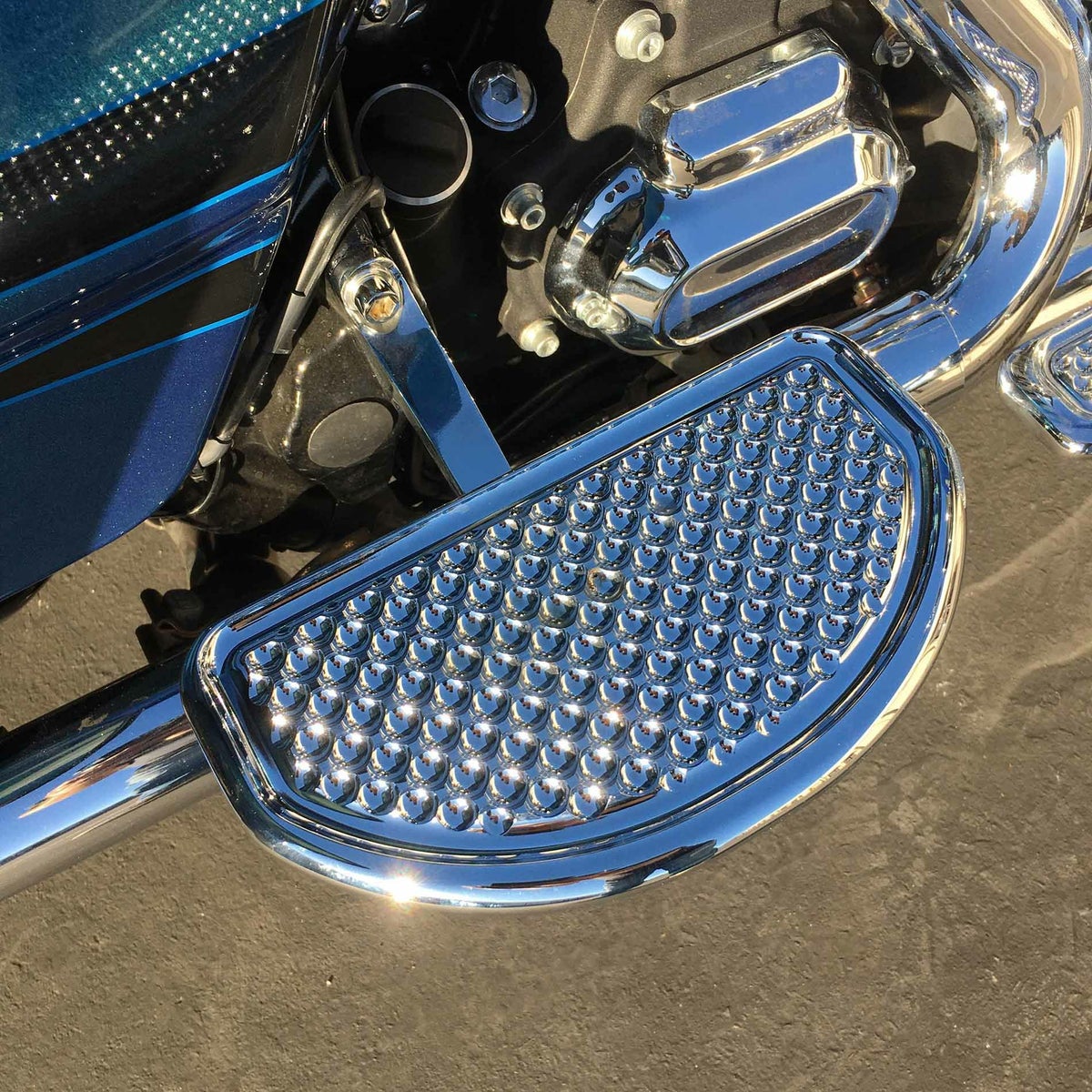  ツーリング、FLソフテイル ワッフル・リアフットボード カバー (クローム)