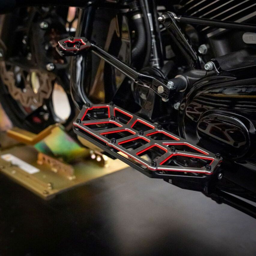 トライク（TRI GLIDE）フットレバー＆ペグ｜ハーレーカスタムパーツ専門店