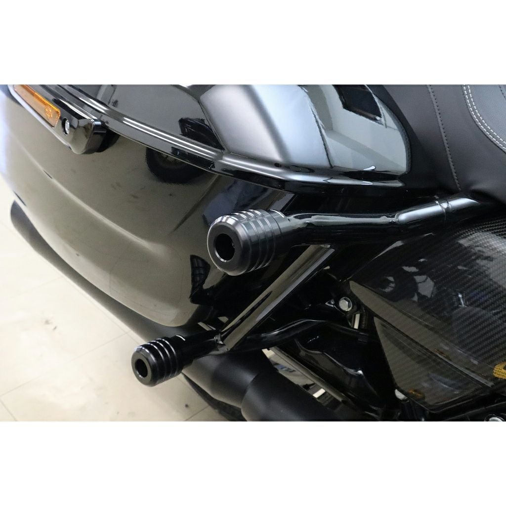 2014以降 ツーリング、2018以降 ソフテイル 純正クラッシュバー用 アルミスライダー (ブラック)3