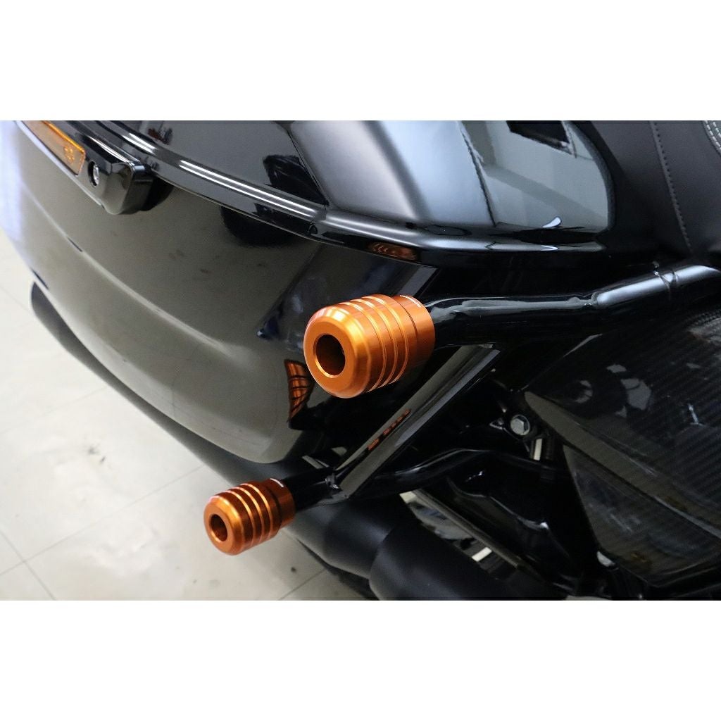 2014以降 ツーリング、2018以降 ソフテイル 純正クラッシュバー用 アルミスライダー (オレンジ)3