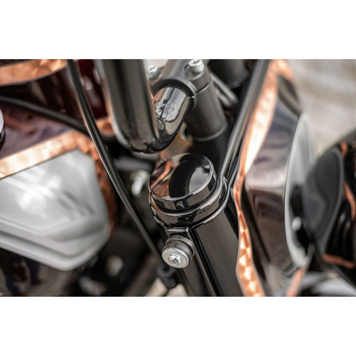 M8ヘリテイジクラシック、デラックス フロント フォークエンドキャップ2