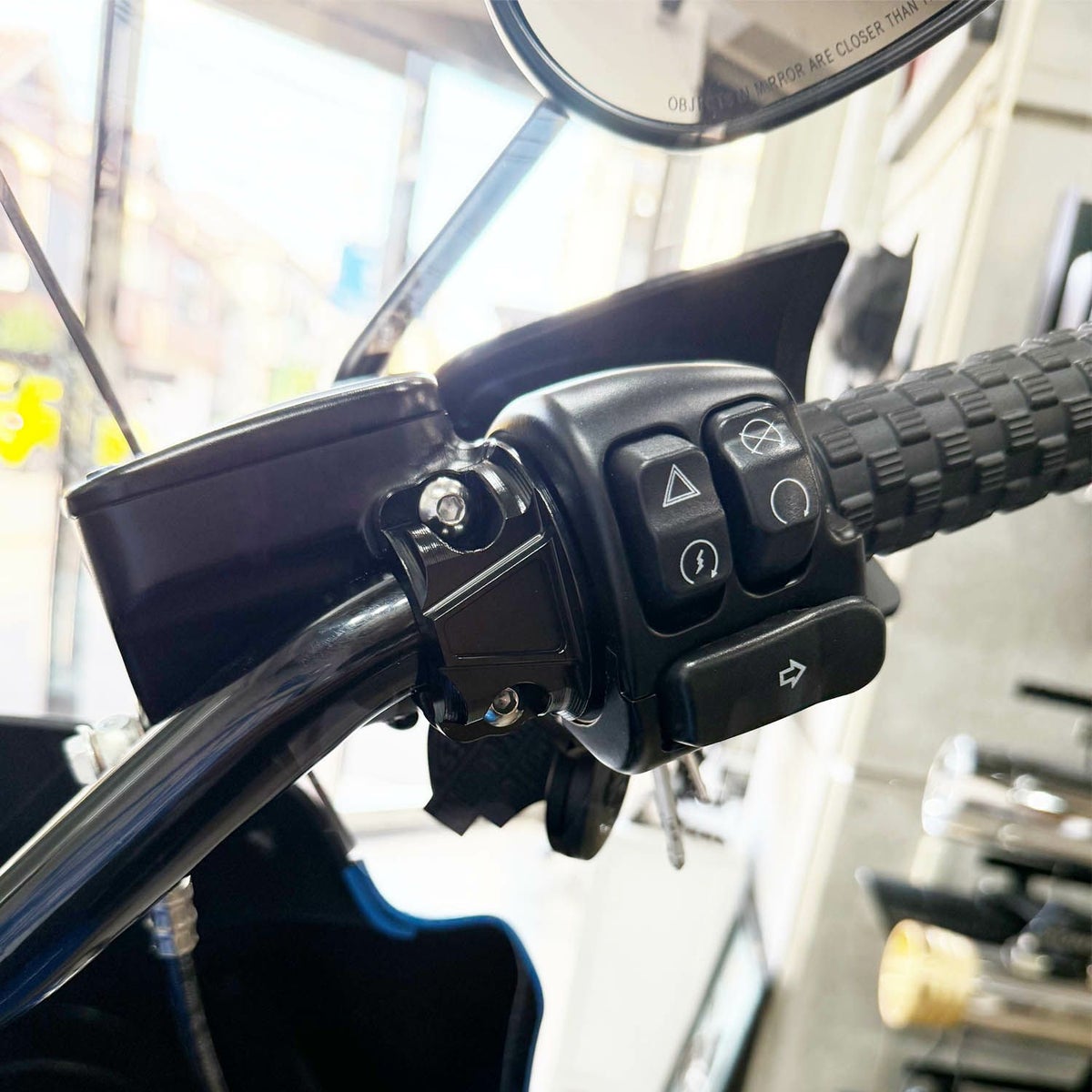 ハンドルバー コントロール クランプ ブラック 2