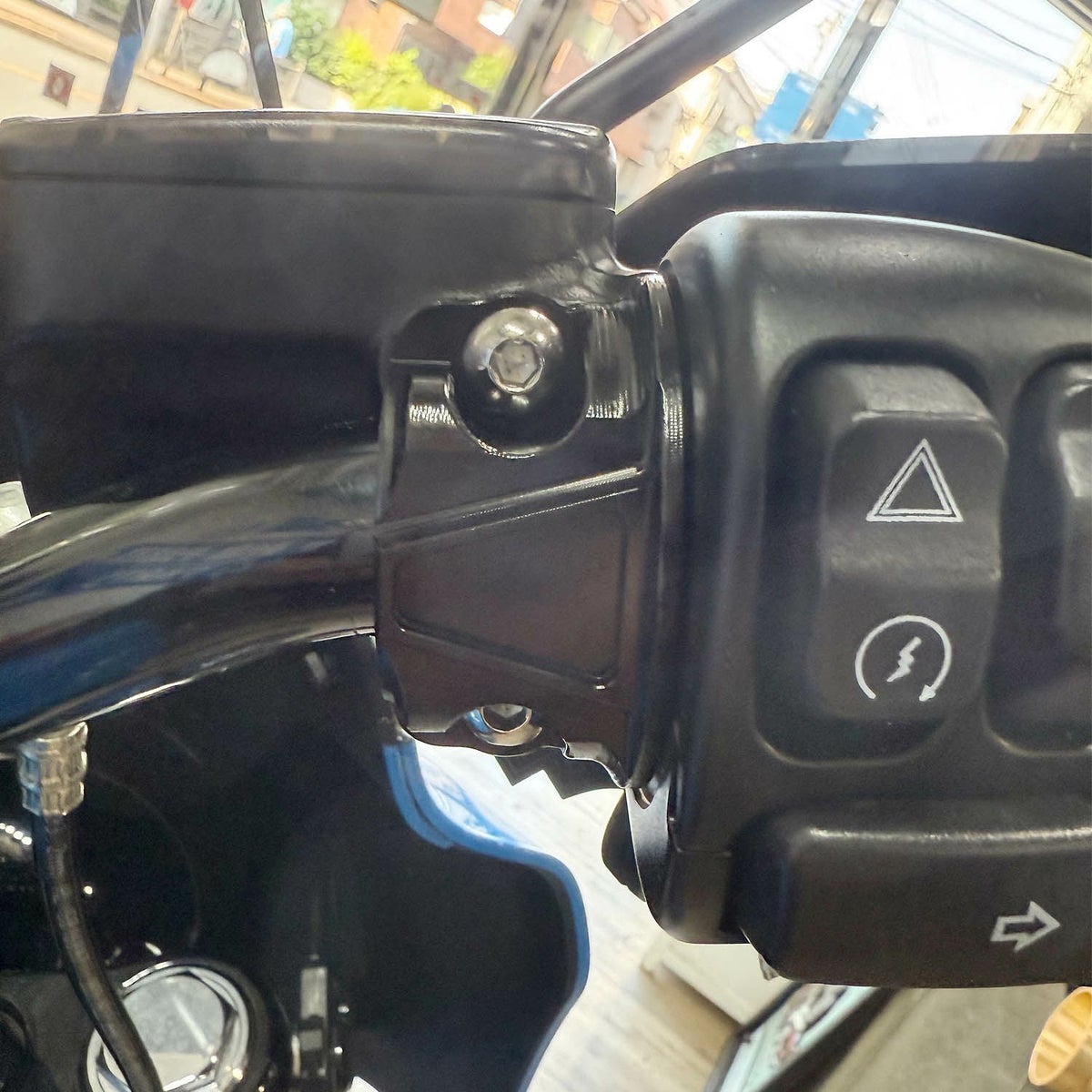 ハンドルバー コントロール クランプ ブラック 3