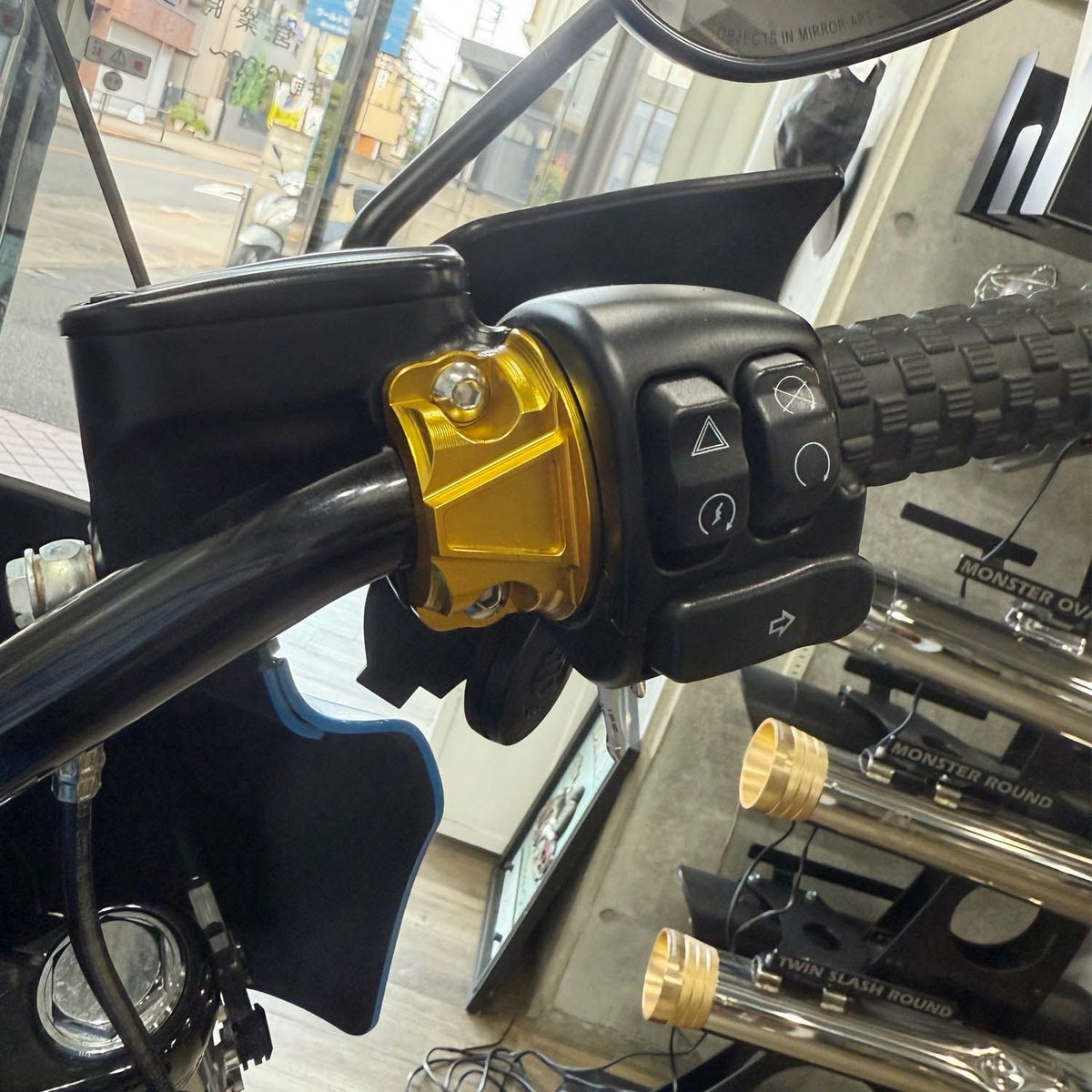 ハンドルバー コントロール クランプ ゴールド 2