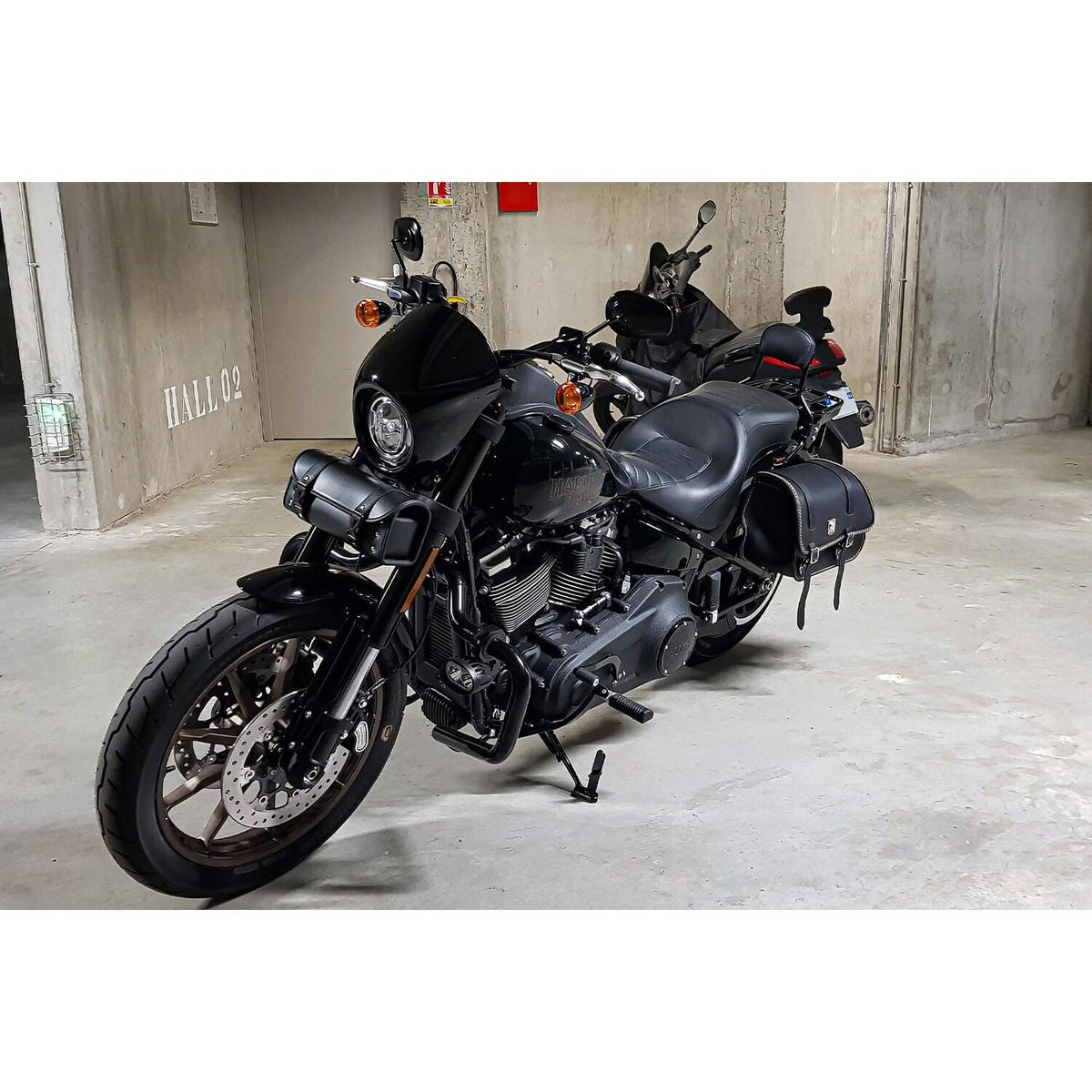 エンズクオイオ リトル GYPSY レザーサドルバッグ (ダークブラウン) M8ソフテイル7