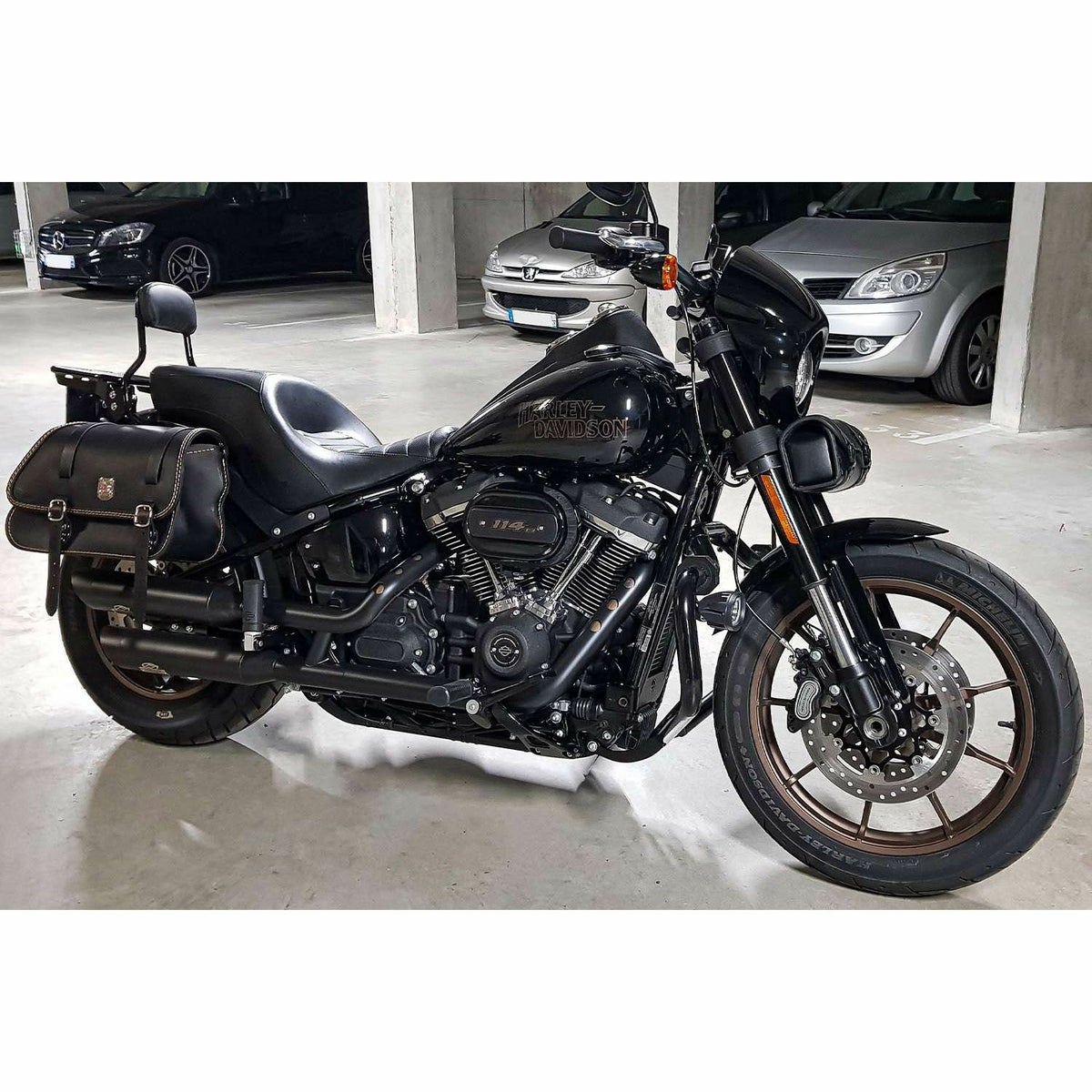 エンズクオイオ リトル GYPSY レザーサドルバッグ (リンクルレザー) M8ソフテイル11