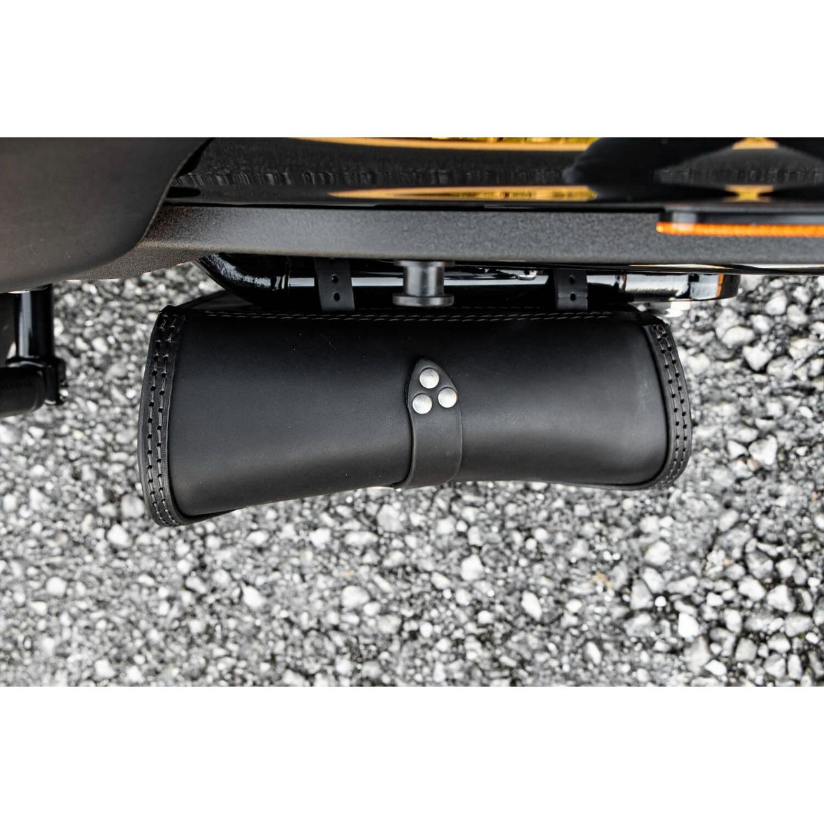 エンズクオイオ BOB レザー スイングアームバッグ (ブラック)18