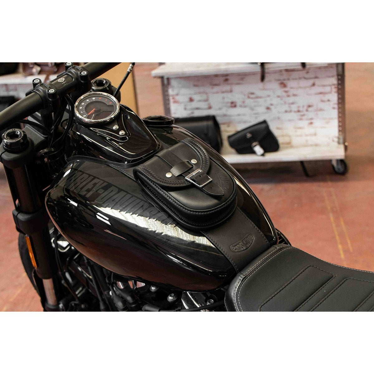 エンズクオイオ Smart レザー タンクバッグ (ダークブラウン) M8 ファットボブ2