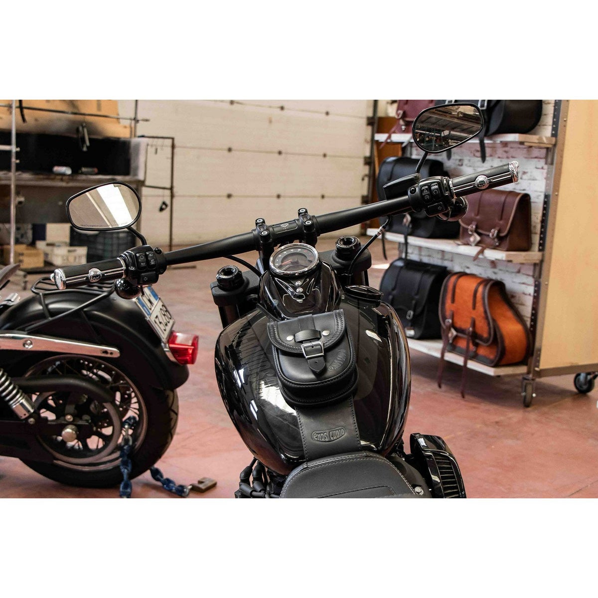 エンズクオイオ Smart レザー タンクバッグ (ダークブラウン) M8 ファットボブ3