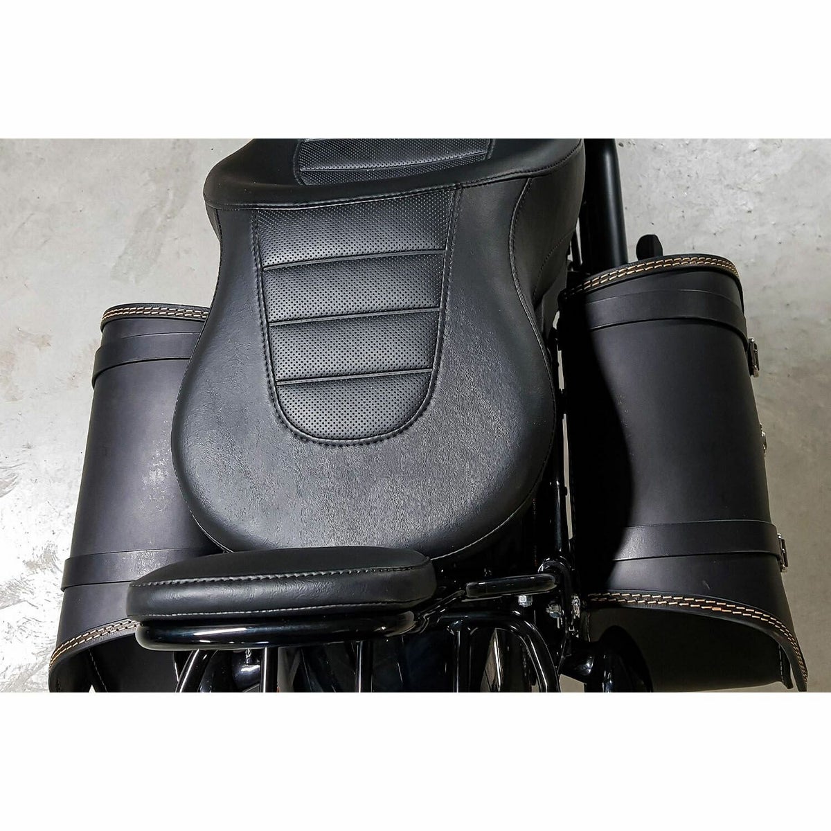 エンズクオイオ REV リトル GYPSY レザーサドルバッグ (ブラック)2