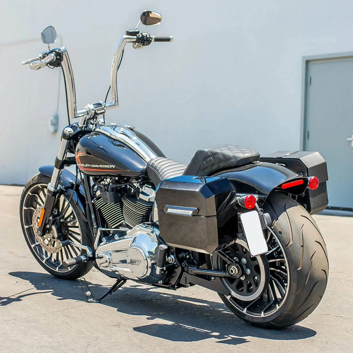  M8 ブレイクアウト Outlaw クイックマウント・スモール・サドルバッグ 10L (グロスブラック)1