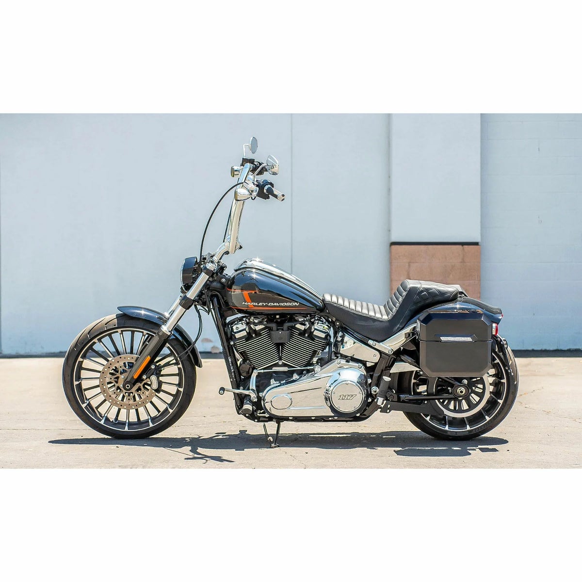  M8 ブレイクアウト Outlaw クイックマウント・スモール・サドルバッグ 10L (グロスブラック)2