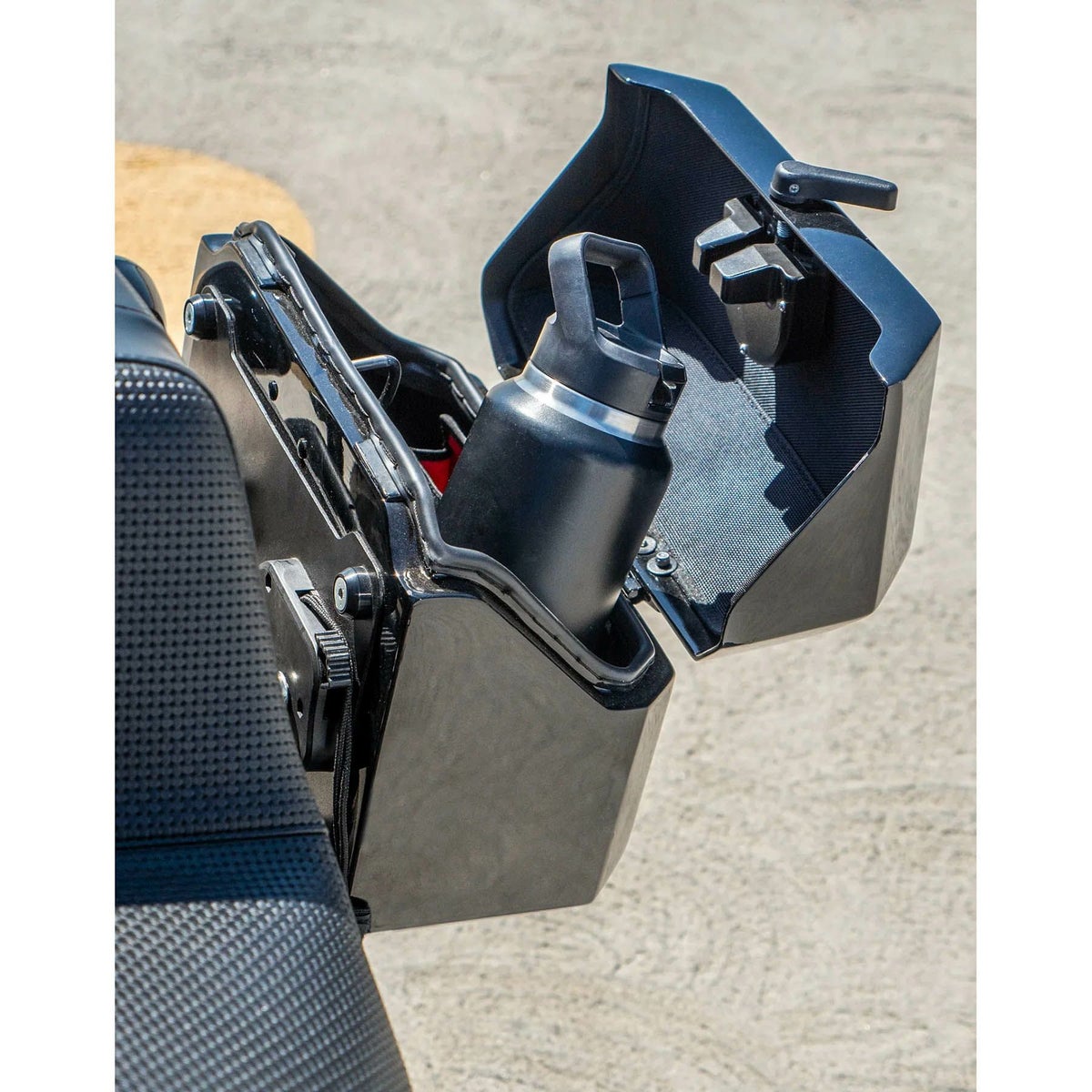  M8 ブレイクアウト Outlaw クイックマウント・スモール・サドルバッグ 10L (グロスブラック)5