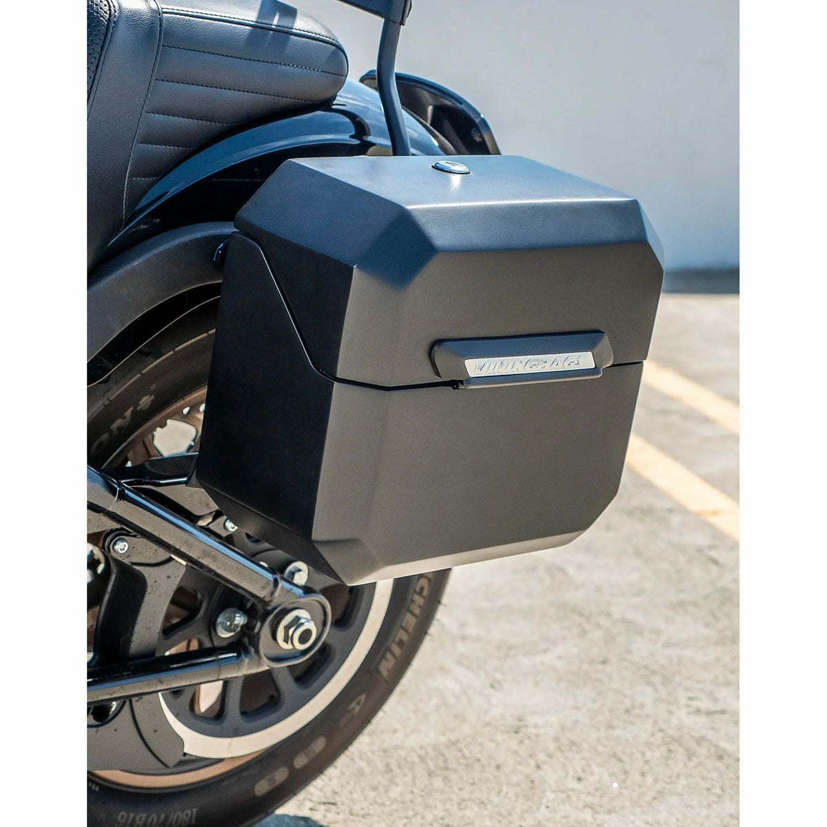 M8 ブレイクアウト Outlaw クイックマウント・スモール・サドルバッグ 10L (マットブラック)4