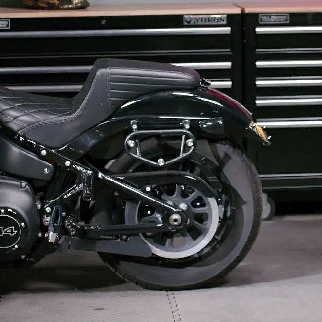 M8 ブレイクアウト Outlaw クイックマウント・スモール・サドルバッグ 10L (マットブラック)11