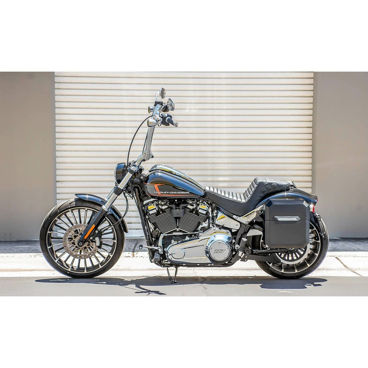 M8 ブレイクアウト Outlaw クイックマウント・ミディアム・サドルバッグ 15L (マットブラック)2