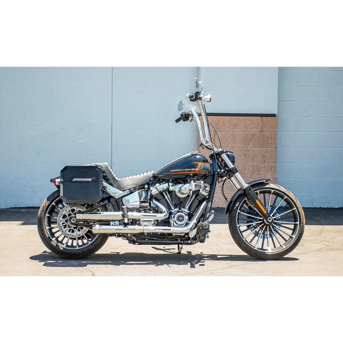 M8 ブレイクアウト Outlaw クイックマウント・スモール・サドルバッグ 10L 右用 (グロスブラック)2