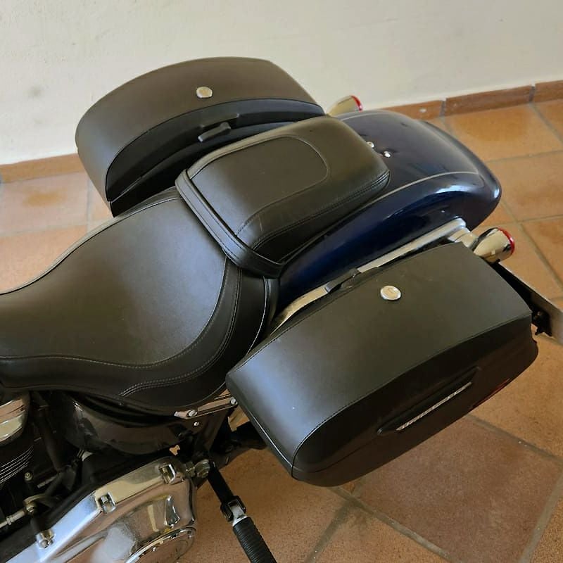 M8 ファットボーイ Lamellar Stallion エクストララージ・サドルバッグ 44L (レザーラップ)